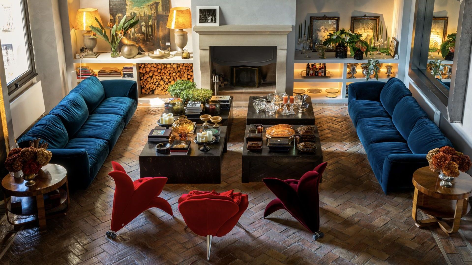   Grande Soffice  &  Flower Collection .&nbsp;Das Sofa von Francesco Binfar&eacute; und die Sessel von Masanori Umeda im Hauptsalon, voller &ldquo;Wunderwerke&rdquo;. 